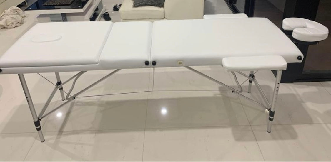MASSAGE TABLE / BEAUTY BED - WHITE - TRI FOLD