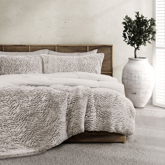 FAUX FUR COMFORTER SET